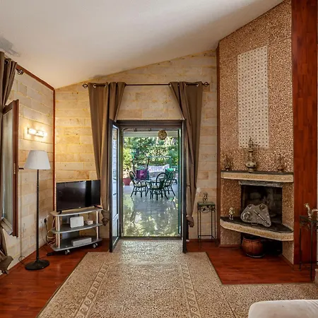 Suave Sani With Shared Pool Villa *