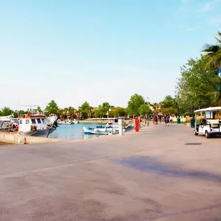 Suave Sani With Shared Pool Villa